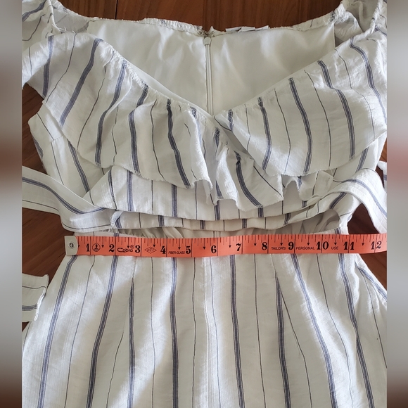NWOT Superdown Sarah ruffled Off Shoulder wrap Romper Shorts size XS - Picture 6 of 9